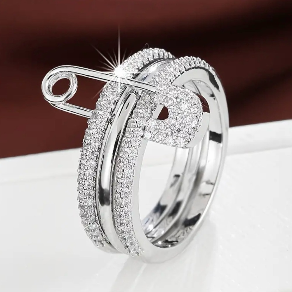 🧷 New! Dazzling Cubic Zirconian Safety Pin Multi-Layered Fashion Ring Size 7
